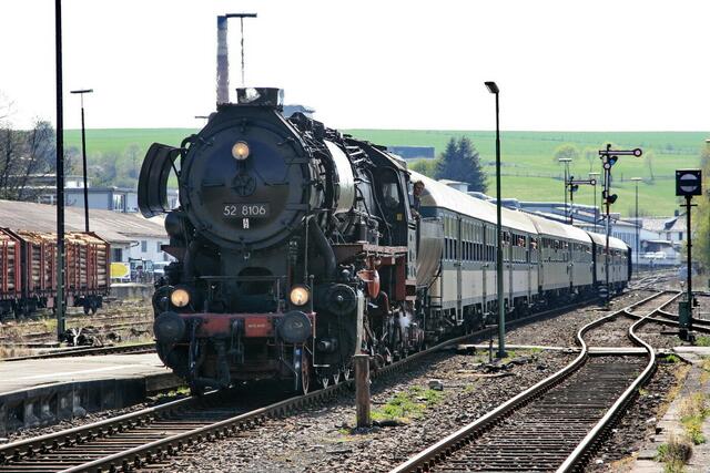 52 8106 (ehem. Reichsbahnlok aus Berlin. Heute in Treysa. 1600 PS!) im Bhf. Frankenberg