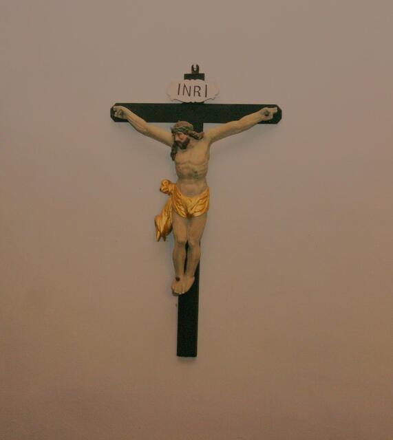 Das Kreuz befindet sich im Kircheninneren