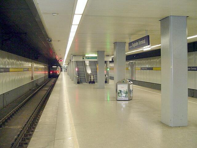 In dem nächsten Zug um 12:50 Uhr saß er zwar schon drin, dieser fuhr aber nicht los wegen einer technischen Störung. Er fiel total aus. | Foto: Wikimedia S1