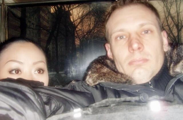 Das Taxi brachte Frank und Jing pünktlich zum Flughafen.