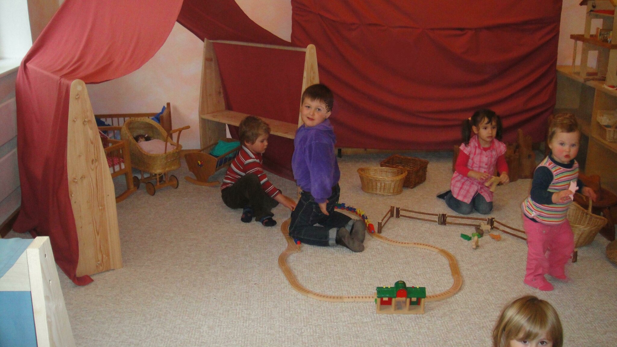 Feierlich wurde der "Bienenkorb" Freier Kindergarten Buttenwiesen