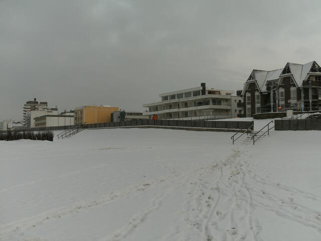 Strand: Spuren im Schnee