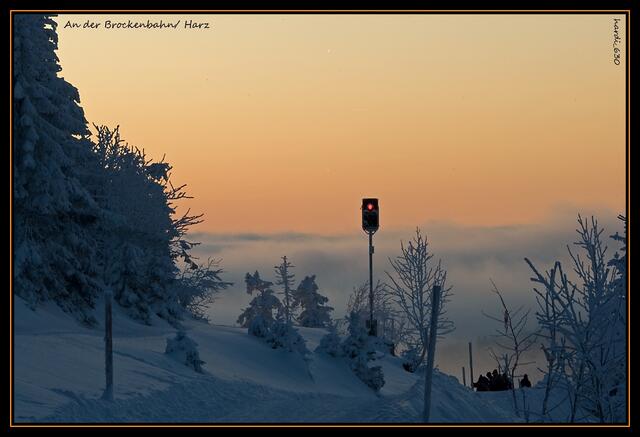 Signal der Brockenbahn im Abendlicht