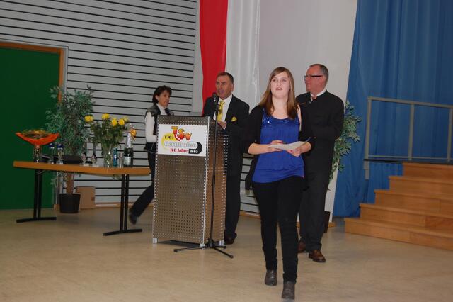 Ehrung für die Schwäbische Meisterin im Schwimmen Amelie Czech