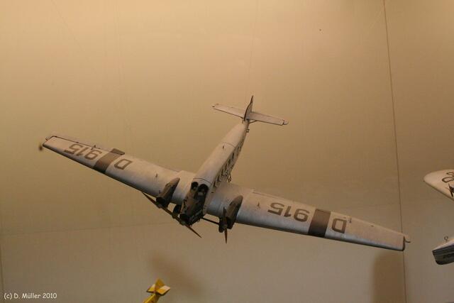 Modell einer Junkers JU-52.