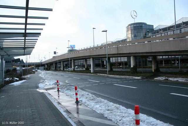 Zufahrtsstraße zu den Terminals.
