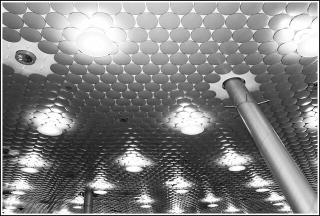 Deckenverkleidung in der Halle