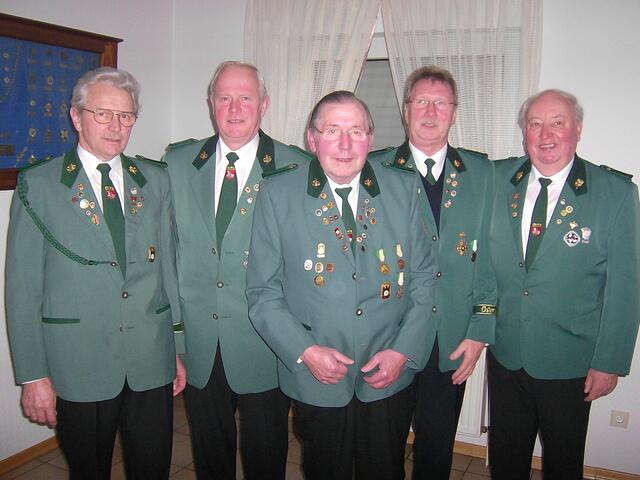 Verdienstnadel des DSchüB in Gold für 50 Jahre: Karl-Heinz Trost, Dieter Nordmeyer, Walter Kölling, Manfred Jathe und Friedhelm Dahle. Es fehlt Heinrich Russe