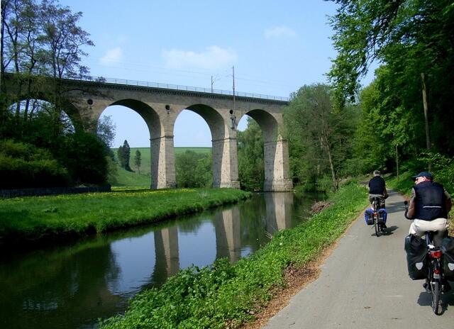 Eisenbahnviadukt am Diemelradweg.