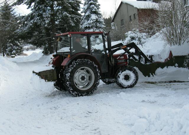 Schneechaos oder Schneemassen werden geräumt