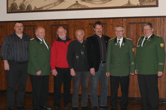 Die Geehrten mit (von links) Hartmut Schröder (neuer &#8222;Vize&#8220;), Heinrich Viering, Wolfgang Müller, Horst Pfeiffer, Lothar Menkel, Karl-Friedrich Rudoph und Gerhard Drunk (Vorsitzender).