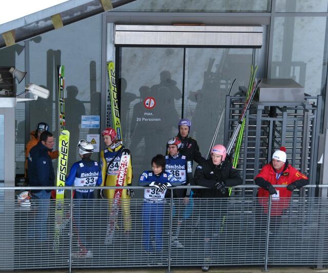 Warten auf die Standseilbahn