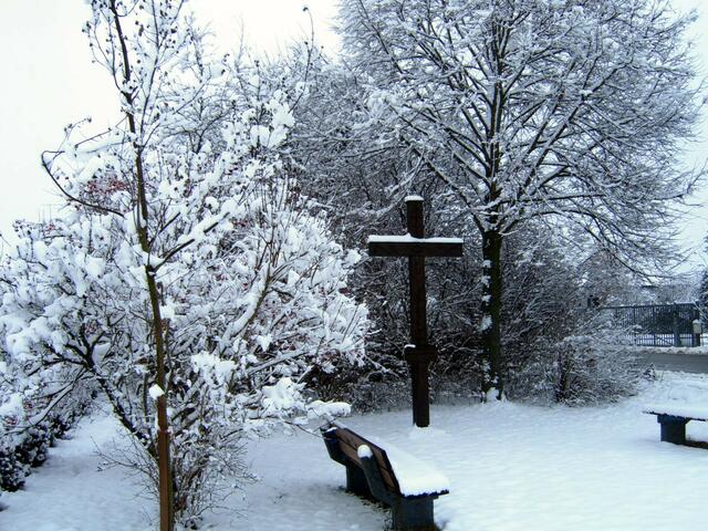 Kolpingkreuz im Winterkleid