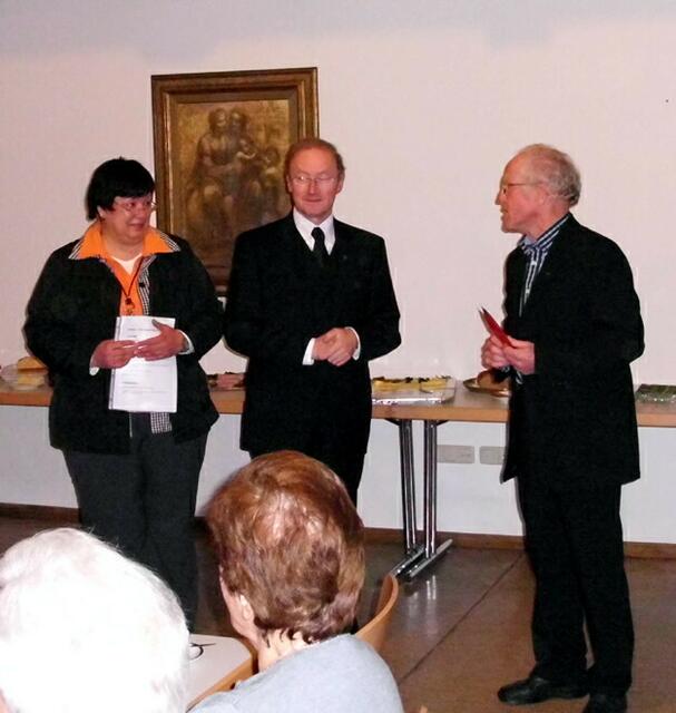 Spendenübergabe an Stadtpfarrer Ludwig Michale