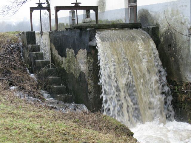 Hochwasser an der Salzböde, der Mühlbach ohne Eis
