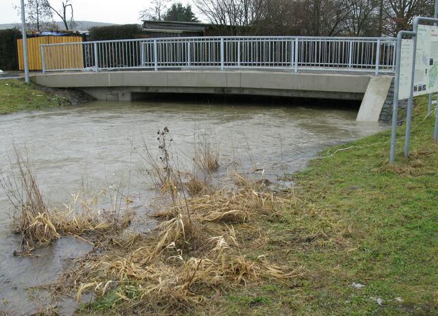 Hochwasser an der Salzböde, die neue Brücke ist noch hoch genug