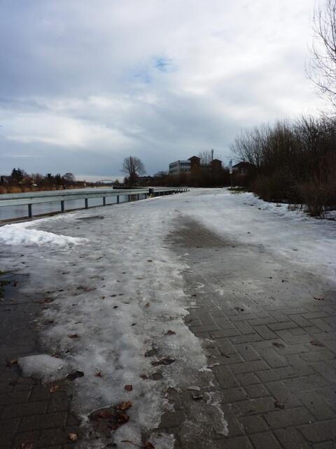 Achtung Rutschgefahr! KEIN Winterdienst!