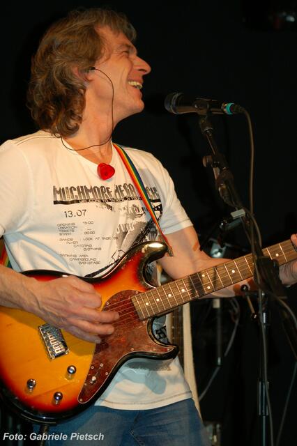 Mick Gruschel an der Gitarre