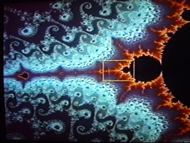 "Apfelmännchen" - Fraktal. Zur Bedeutung in der Chaologie siehe Artikel mit Hinweisen: z.B. You Tube.