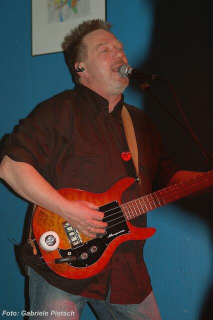Bassist Walter Kuhlmann