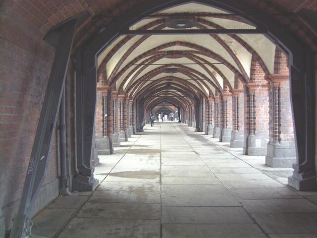 Arkadengang auf der Brücke
