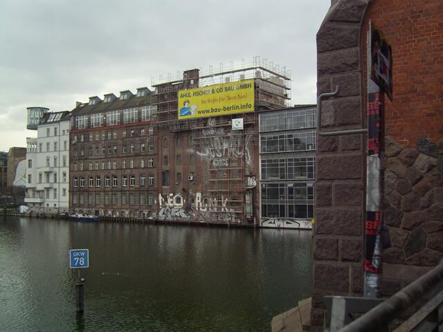 Sanierungsbedarf an der Spree.
