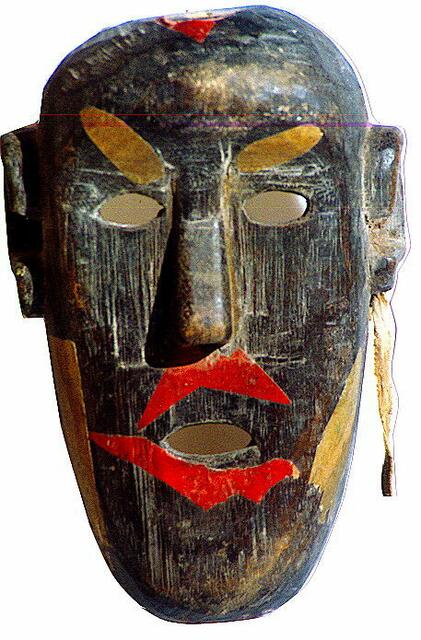 ausdrucksstarke Schamanenmaske aus Laos , bewußt gestaltet von vorn