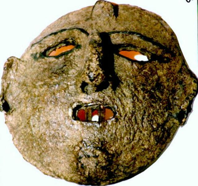 Maske aus getrocknetem Yak-dung (fremdländischer "Kuhpfladen") aus Tibet