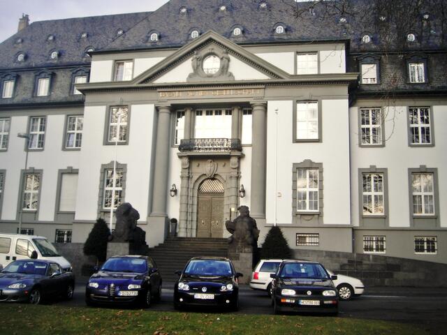 Für die Linzer wurden auf der Stelle 400 Arbeitsplätze geschaffen. Insgesamt beschäftigte die Basalt AG 1888 schon 1.100 Menschen. Für die Bevölkerung von Linz war die Basalt AG der größte Arbeitgeber bis in die 50er Jahre des 20. Jh.