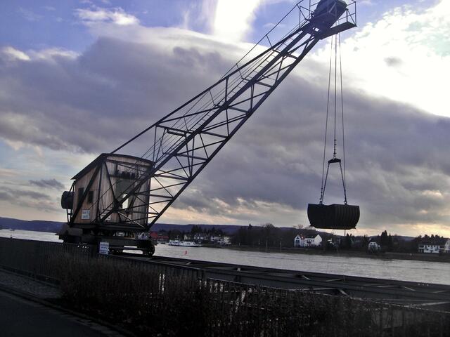 hatten das große Glück, dass unser Basalt günstig auf dem Wasserweg transportiert werden konnte.