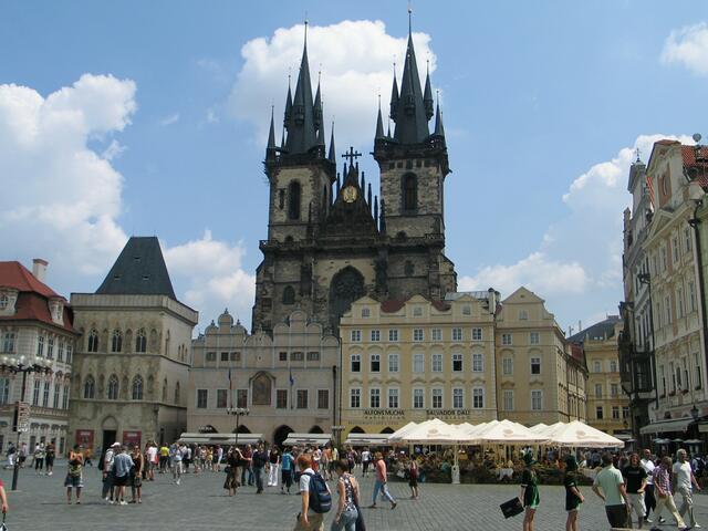 Altstädter Ring mit der Treynkirche