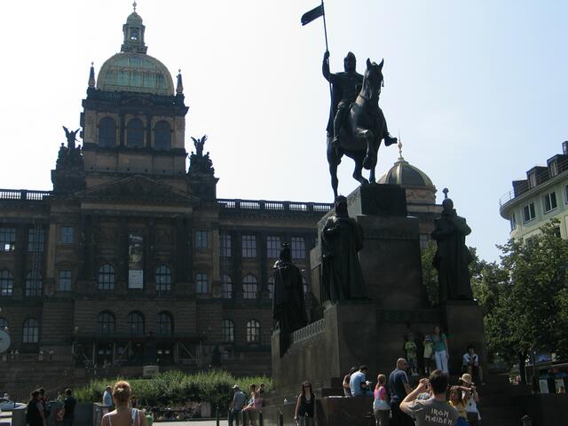 Wenzelsstatue mit Nationalmuseum