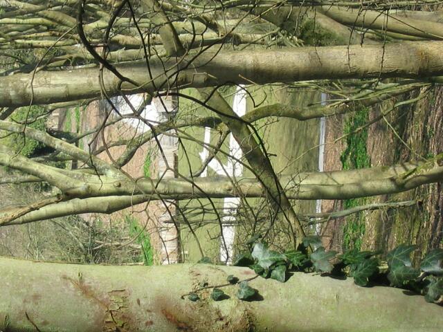 Bleriot Memorial (1909 die erste Ärmelkanalüberquerung) mit Bruchlandung