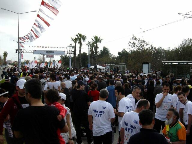 Das Starterfeld für den „Fun Run“ über 4 Kilometer