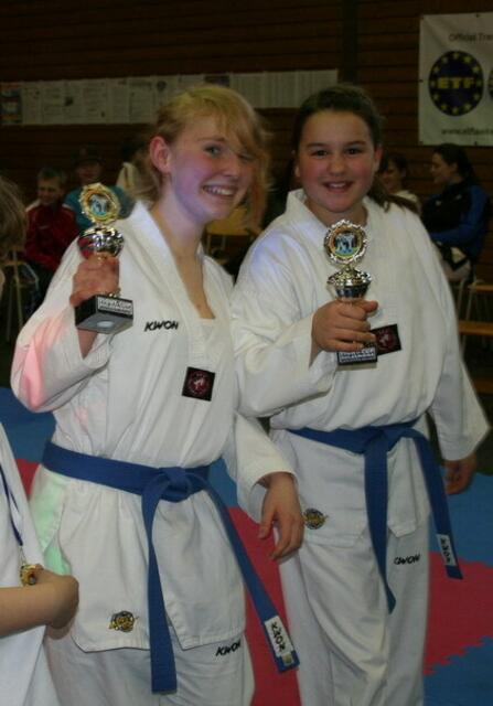 Die Synchron-Damen, Tamara und Mona