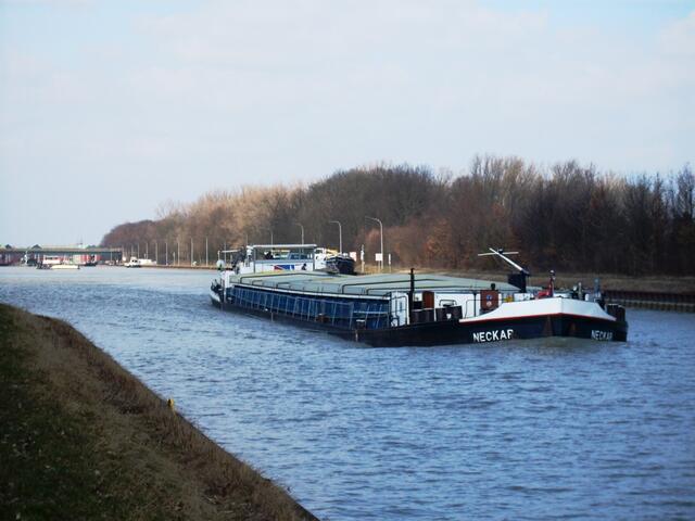 Die Neckar - aus Hamburg im Oktober 2006 in Datteln gebaut, 86 Meter lang 9,5 Meter breit 1540 Tonnen Last
