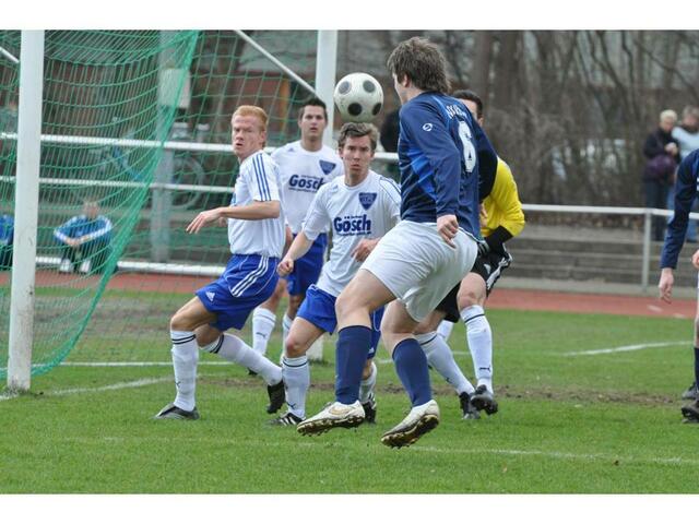 Bastian Klaus mit einer Chance in der achten Minute