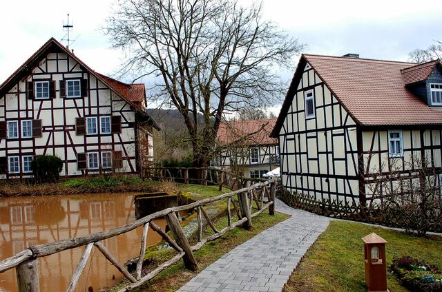 Am rauschenden Bach klappert die Mühle längst nicht mehr, dafür scheppern die Gläser