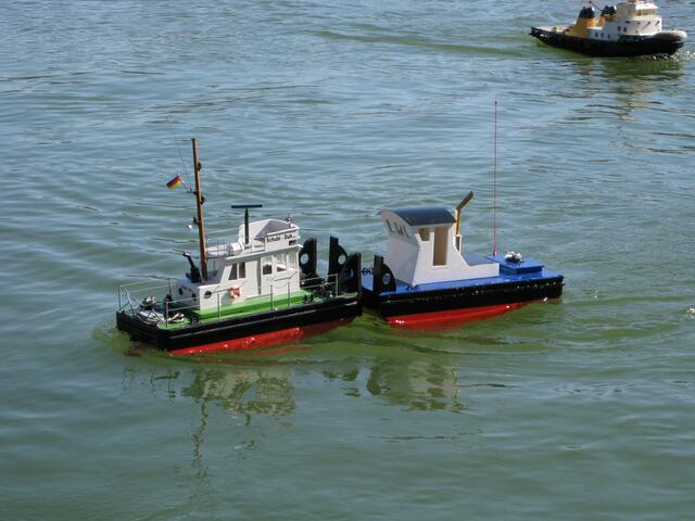 Zwei Springer-Tugs im Schubduell