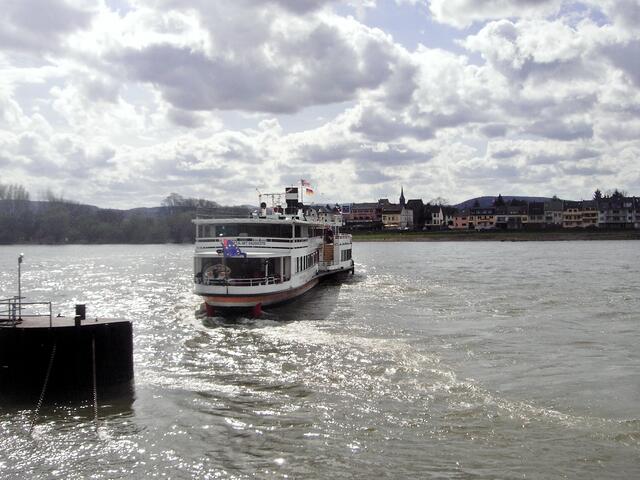 Dieses Schiff verkehrt normaler Weise während der Saison täglich zwischen Koblenz und Rüdesheim.