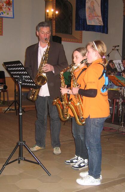 Harald Hänsel mit Marie Bühler und Celine Brandelik