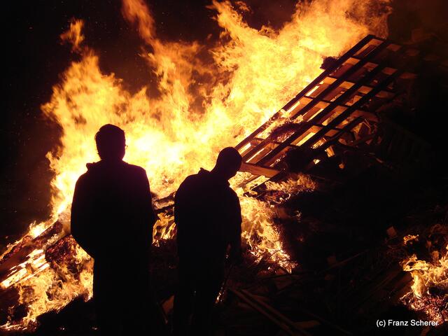Osterfeuer in Hügelshart