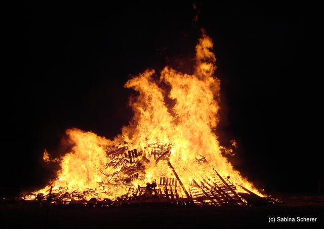 Osterfeuer in Hügelshart
