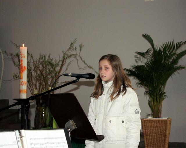 Patricia Wrobel singt.