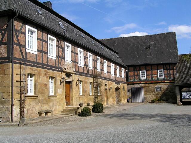 Herrenhaus und Nebengebäude