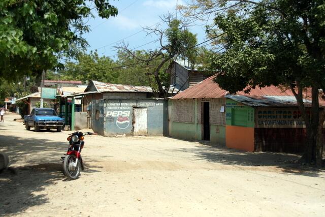 Dorfstrasse von Punta Rucia