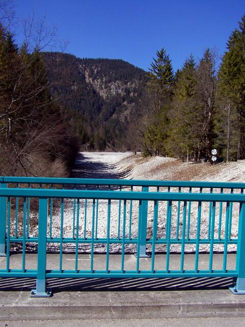 sein Flussbett liegt hier noch brach