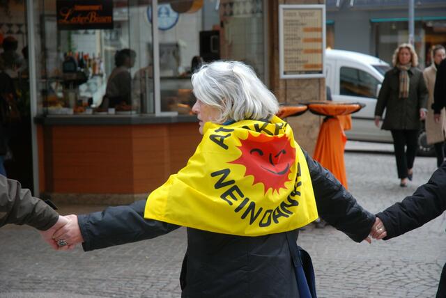 menschenkette gegen AKW  09