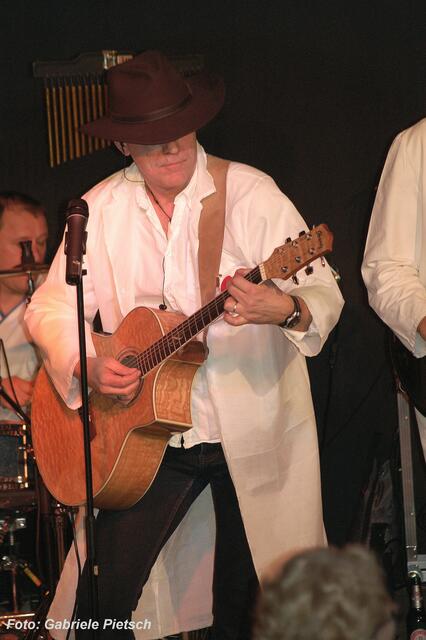 Brachte Gesang und Gitarrenspiel unter einen Hut
