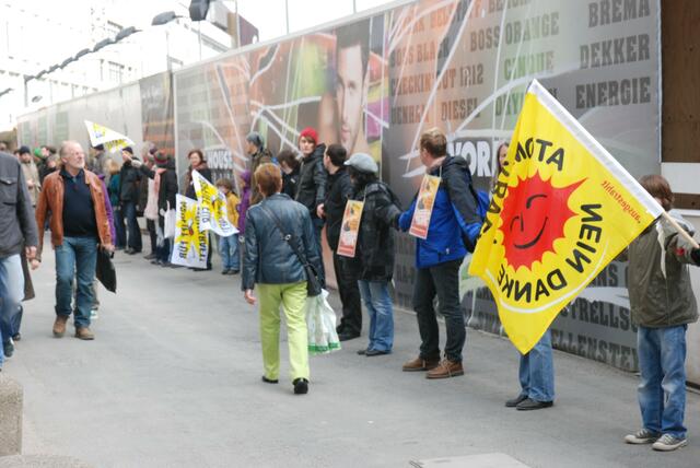 menschenkette gegen AKW  07